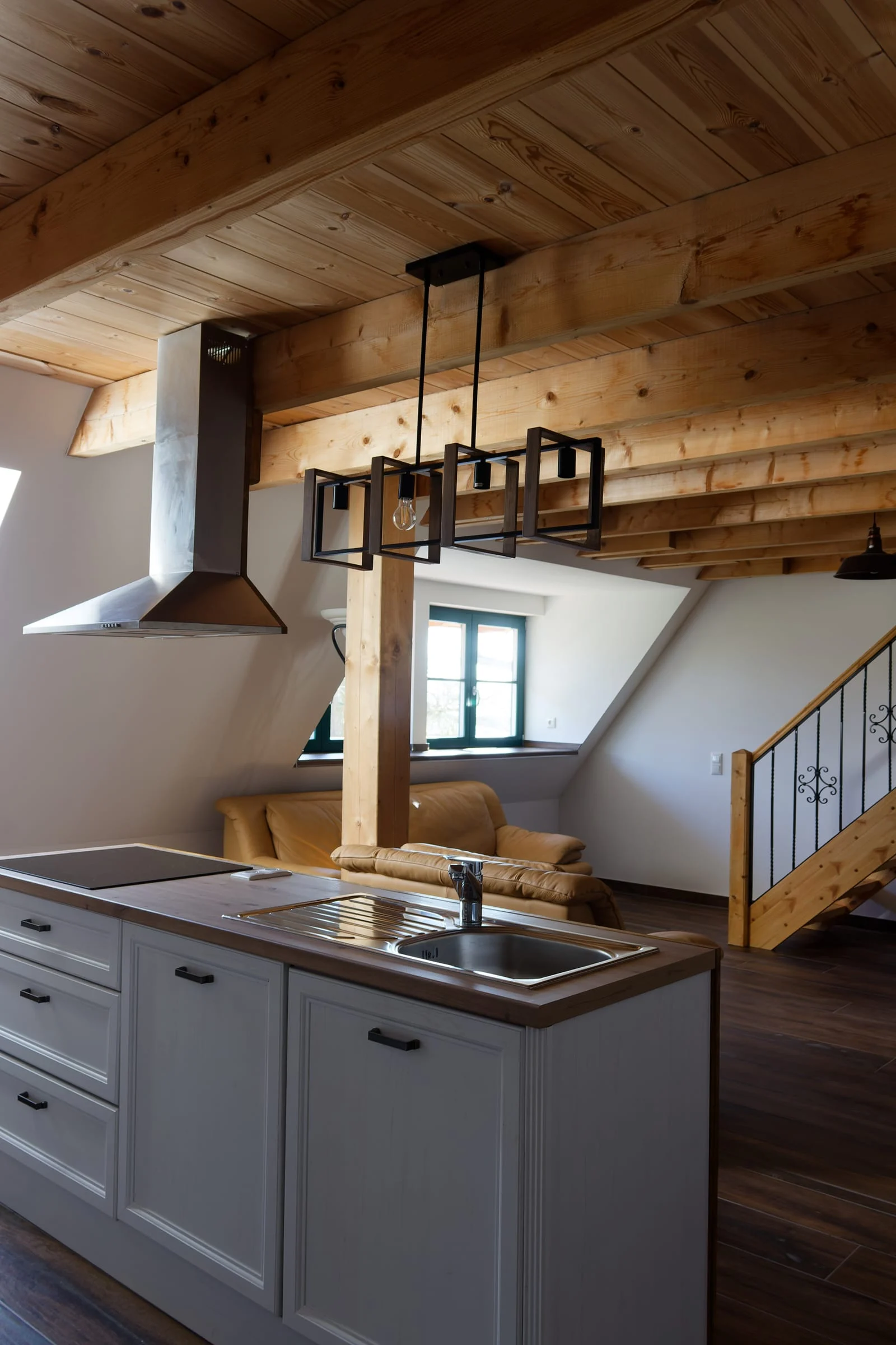 Küche in Ferienwohnung 4 unter Holzbalken