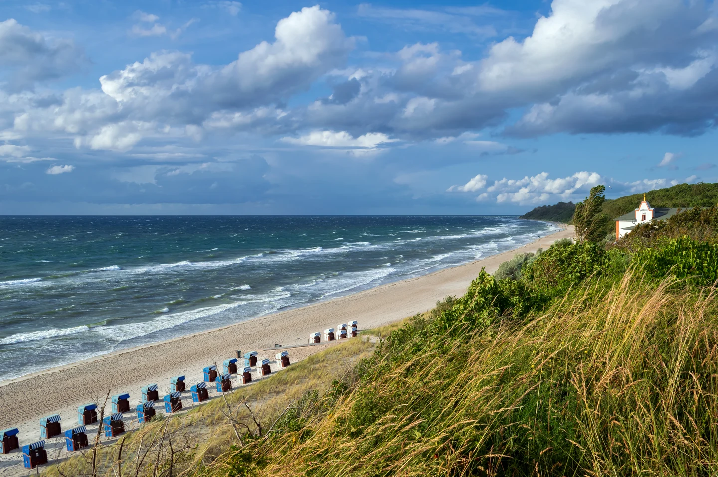 Blick vom Schmiedeberg über den Strand und die Ostsee bei Rerik